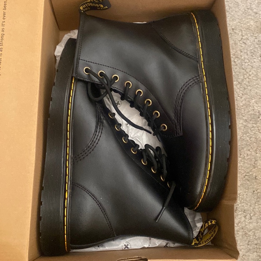 Dr martens Zavala womens 10 mens 9